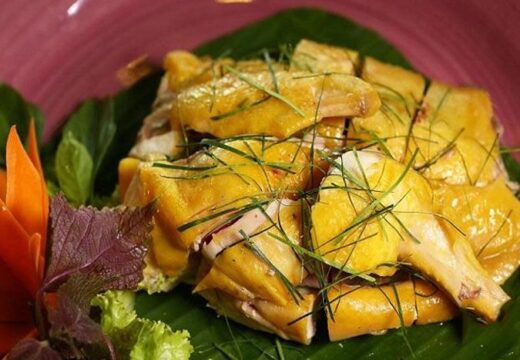Gà Luộc Lá Chanh – Món Ăn Không Thể Thiếu Trong Mâm Cỗ Tết Của Người Việt